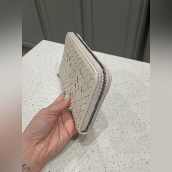 Bottega Veneta Butterfly Intrecciato Nappa Ayer’s Zippy Wallet - Picture 8 of 8